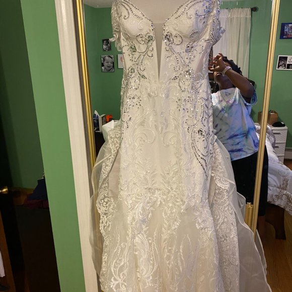 NEVER BEEN WORN Pnina Tornai Wedding Dress (Bridal Size 10; Never Been Worn) - Picture 5 of 7